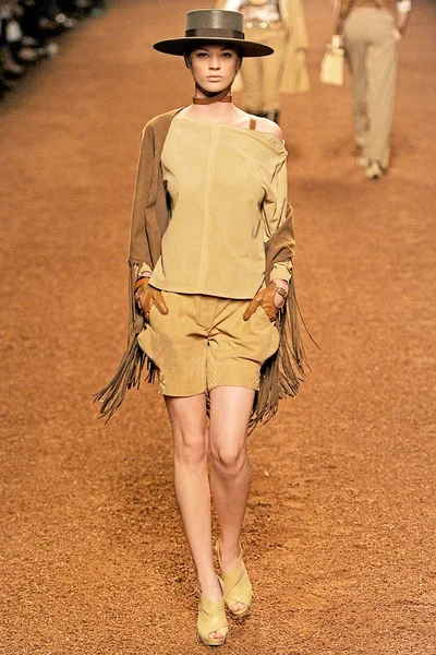 Look 17